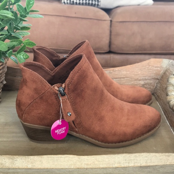 SO Shoes - FINAL PRICE NWT So cognac ankle booties Sz 6.5